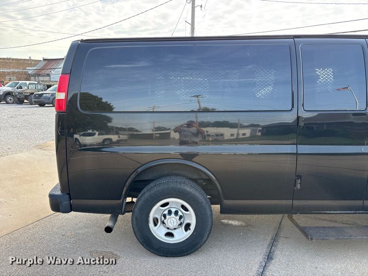 image for item FG0559 2016 Chevrolet Express 3500 prisoner transport van