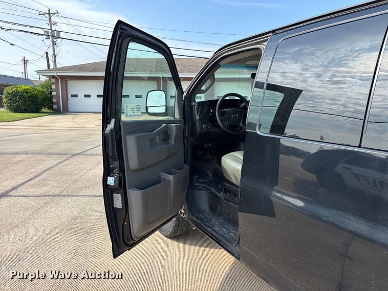 image for item FG0559 2016 Chevrolet Express 3500 prisoner transport van