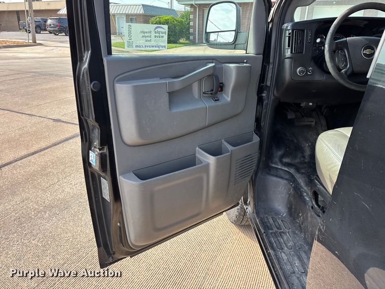 image for item FG0559 2016 Chevrolet Express 3500 prisoner transport van