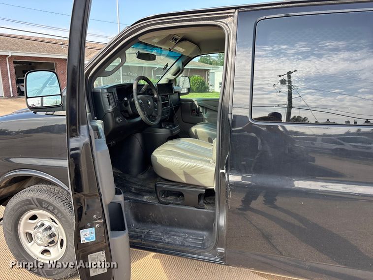 image for item FG0559 2016 Chevrolet Express 3500 prisoner transport van