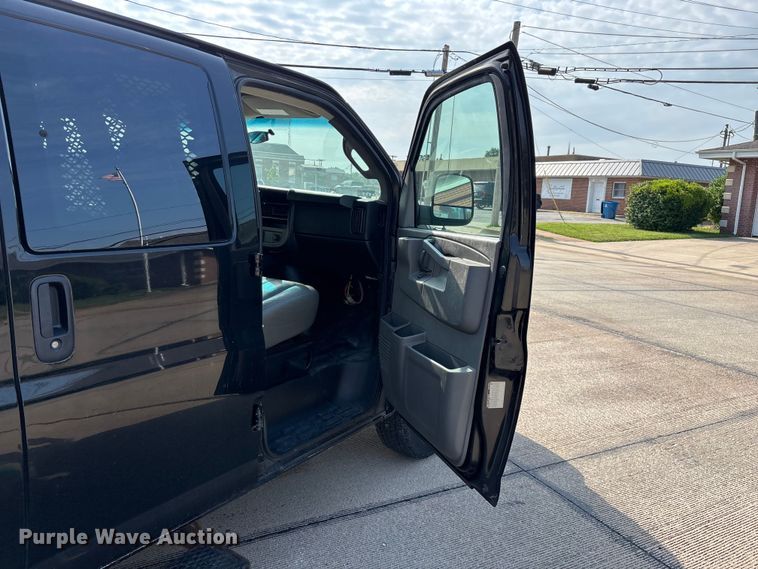 image for item FG0559 2016 Chevrolet Express 3500 prisoner transport van