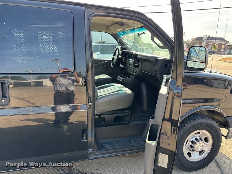 image for item FG0559 2016 Chevrolet Express 3500 prisoner transport van