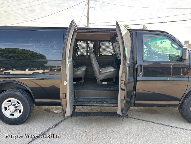 image for item FG0559 2016 Chevrolet Express 3500 prisoner transport van
