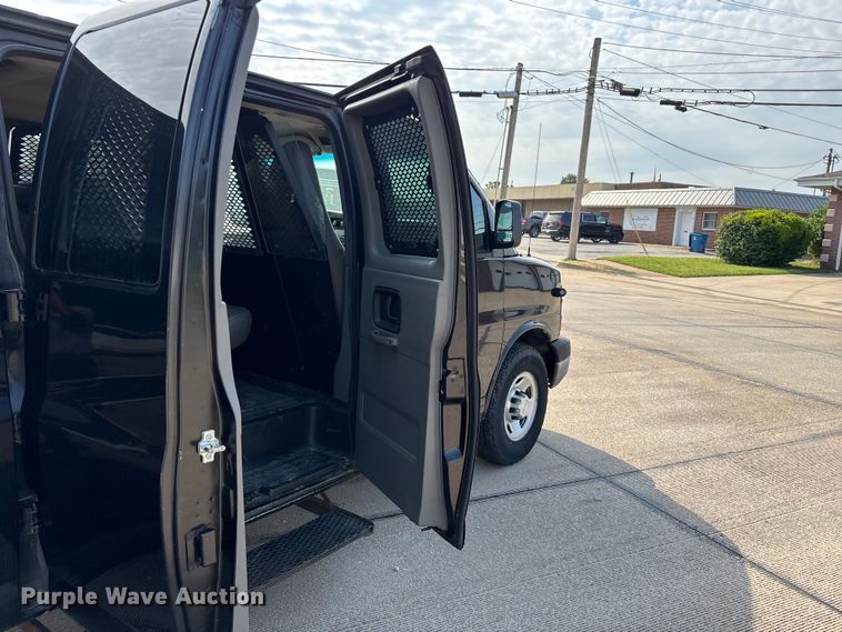 image for item FG0559 2016 Chevrolet Express 3500 prisoner transport van