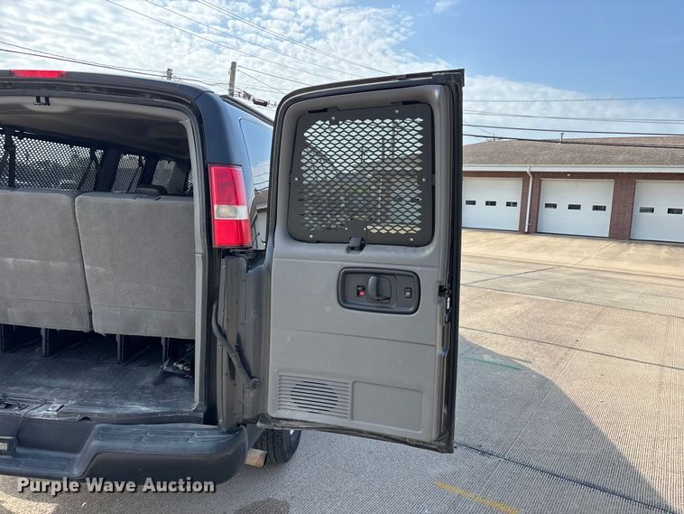 image for item FG0559 2016 Chevrolet Express 3500 prisoner transport van