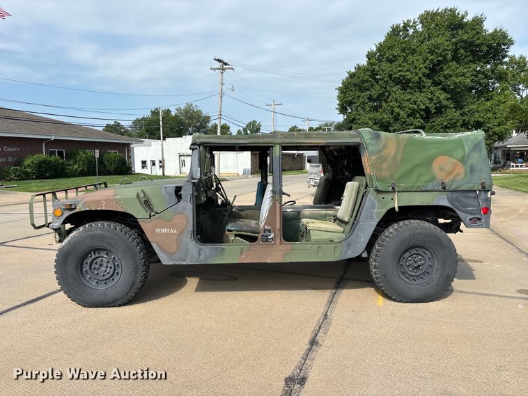 image for item FG0561 1991 AM General M998  HMMWV SUV