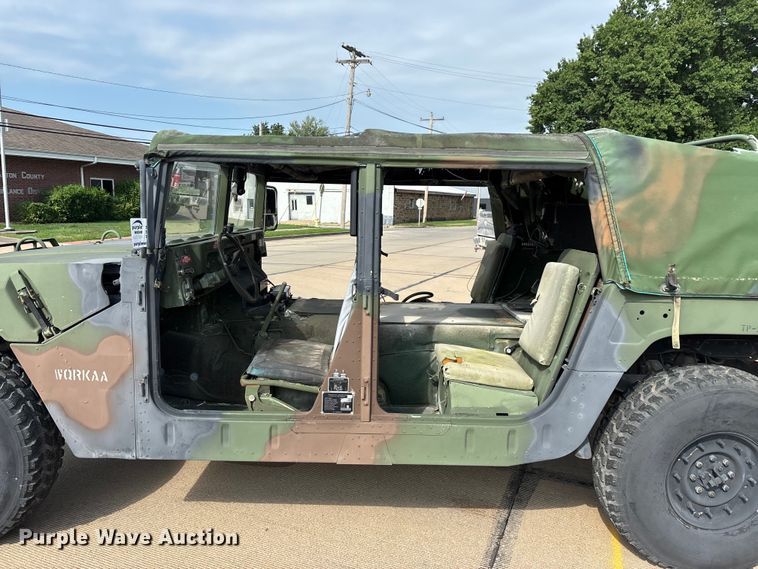 image for item FG0561 1991 AM General M998  HMMWV SUV