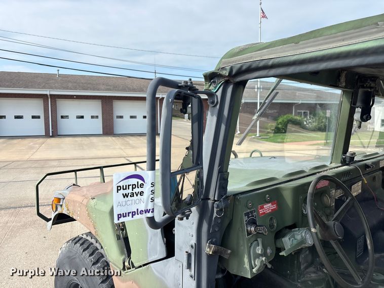 image for item FG0561 1991 AM General M998  HMMWV SUV