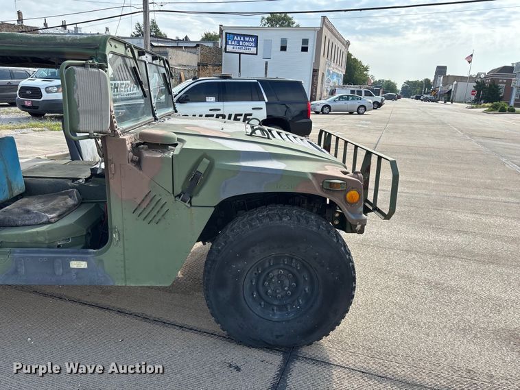 image for item FG0561 1991 AM General M998  HMMWV SUV