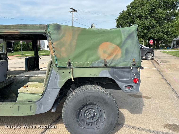 image for item FG0561 1991 AM General M998  HMMWV SUV