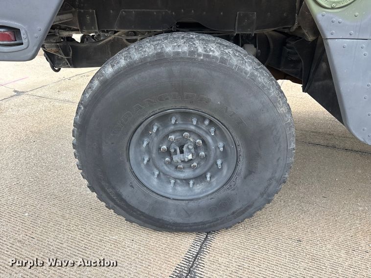 image for item FG0561 1991 AM General M998  HMMWV SUV