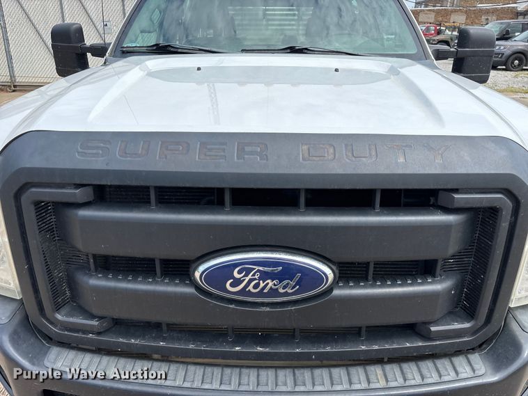 image for item FG0562 2016 Ford F450 Super Duty Crew Cab flatbed truck