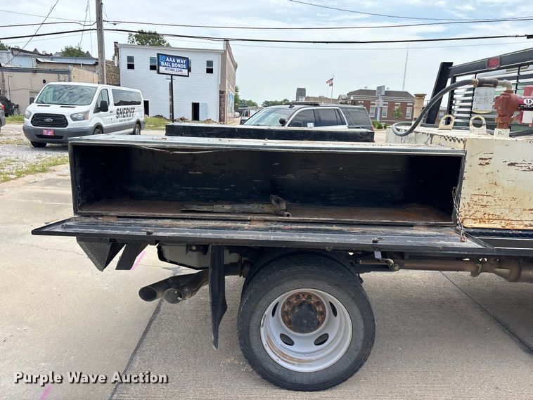 image for item FG0562 2016 Ford F450 Super Duty Crew Cab flatbed truck