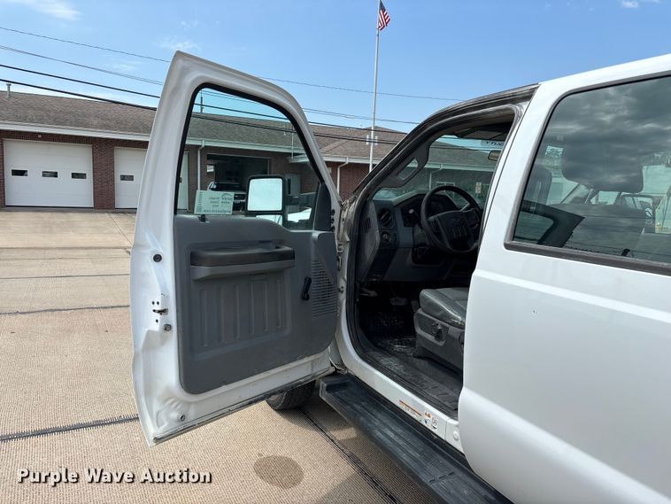 image for item FG0562 2016 Ford F450 Super Duty Crew Cab flatbed truck