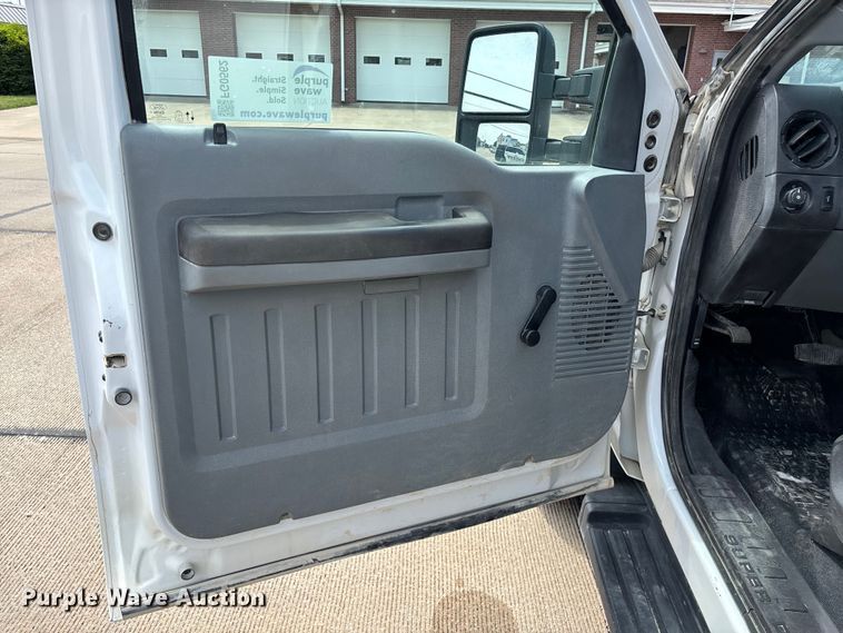 image for item FG0562 2016 Ford F450 Super Duty Crew Cab flatbed truck