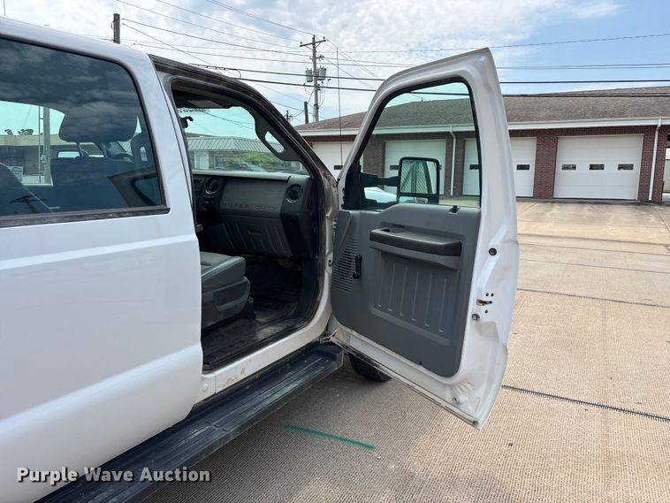 image for item FG0562 2016 Ford F450 Super Duty Crew Cab flatbed truck