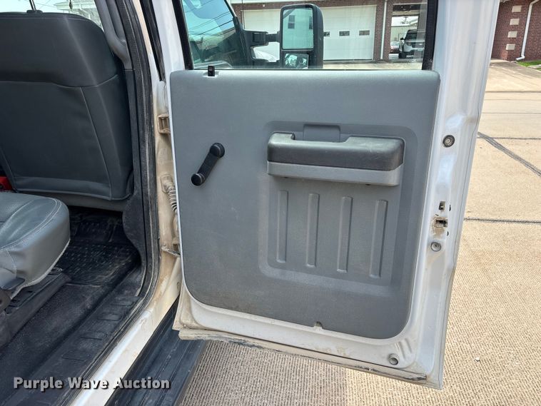 image for item FG0562 2016 Ford F450 Super Duty Crew Cab flatbed truck