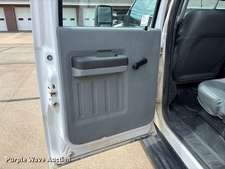 image for item FG0562 2016 Ford F450 Super Duty Crew Cab flatbed truck
