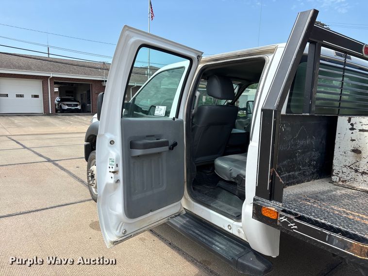 image for item FG0562 2016 Ford F450 Super Duty Crew Cab flatbed truck
