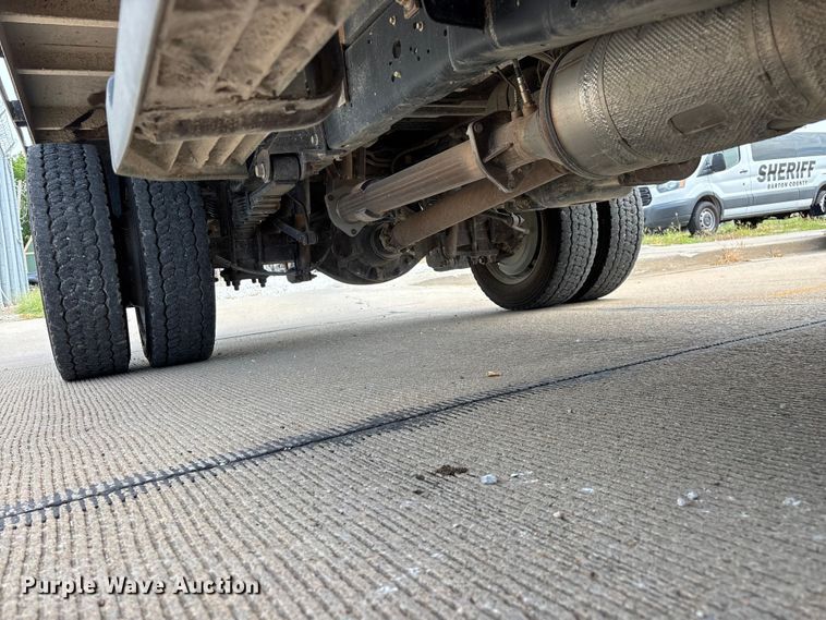 image for item FG0562 2016 Ford F450 Super Duty Crew Cab flatbed truck