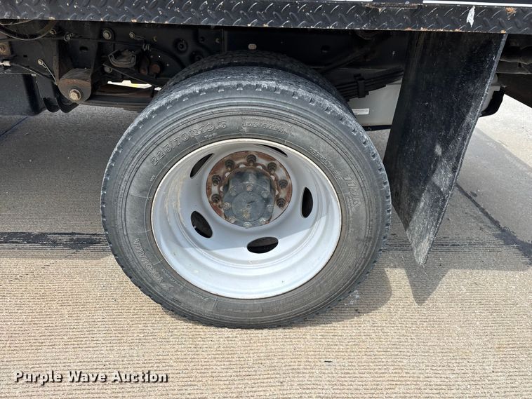 image for item FG0562 2016 Ford F450 Super Duty Crew Cab flatbed truck