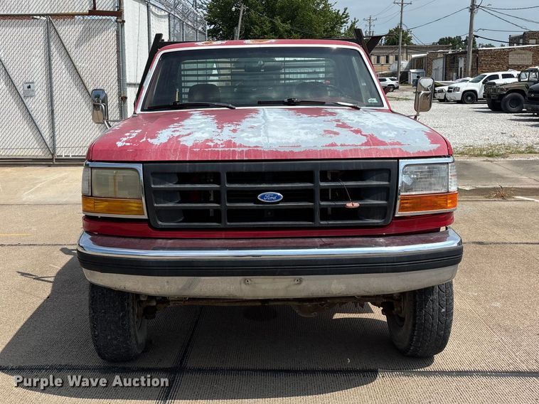 image for item FG0563 1993 Ford F350 flatbed pickup truck