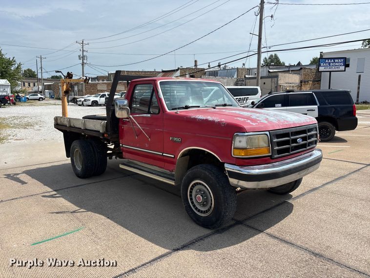 image for item FG0563 1993 Ford F350 flatbed pickup truck