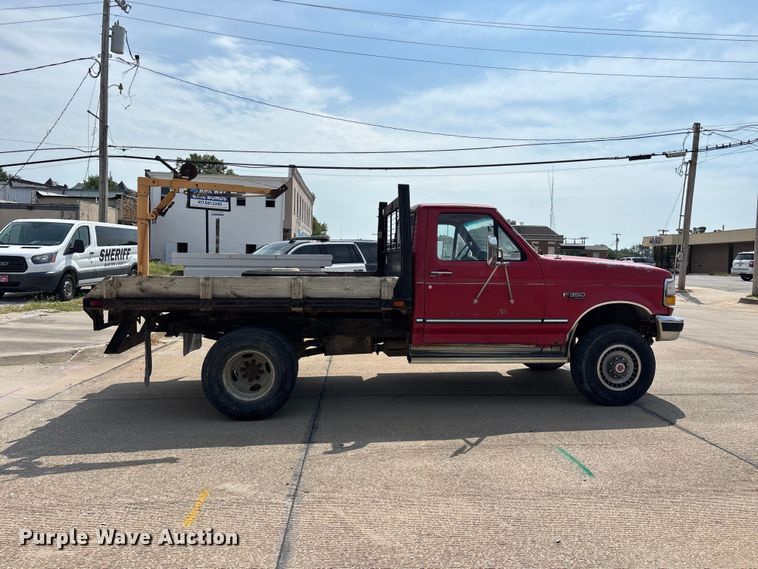 image for item FG0563 1993 Ford F350 flatbed pickup truck
