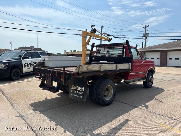 image for item FG0563 1993 Ford F350 flatbed pickup truck