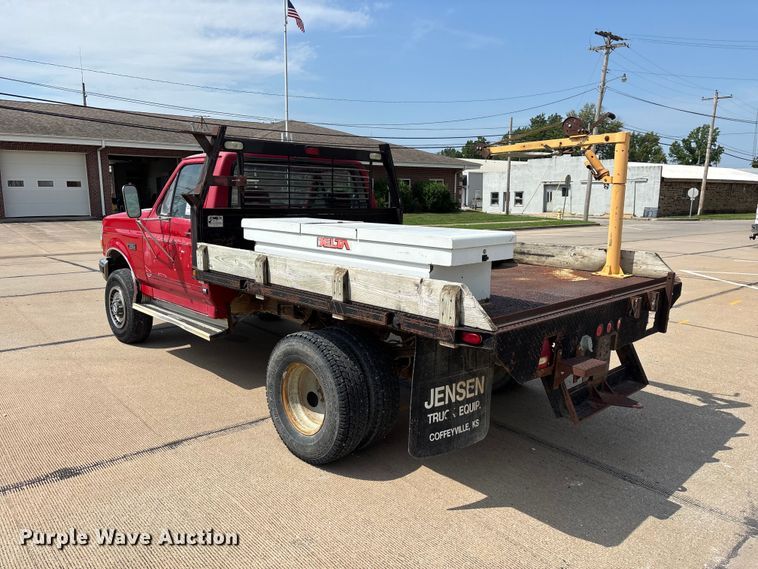 image for item FG0563 1993 Ford F350 flatbed pickup truck