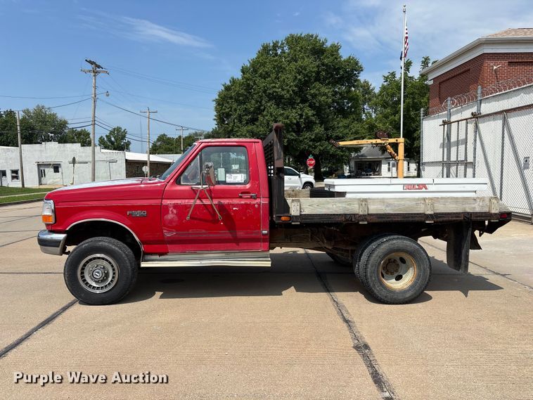 image for item FG0563 1993 Ford F350 flatbed pickup truck