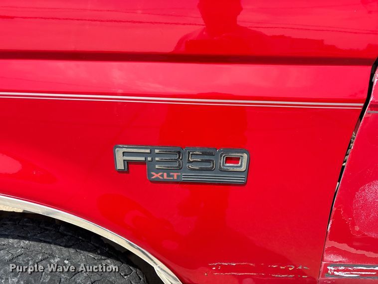 image for item FG0563 1993 Ford F350 flatbed pickup truck