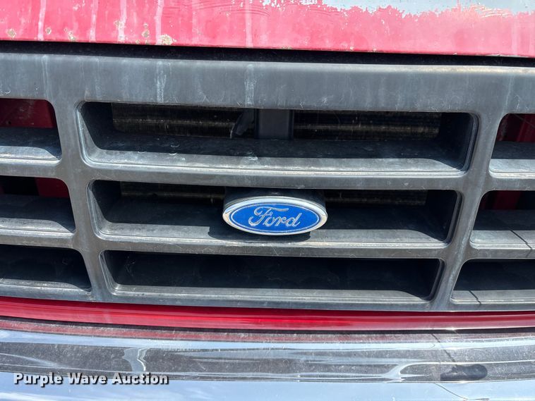 image for item FG0563 1993 Ford F350 flatbed pickup truck
