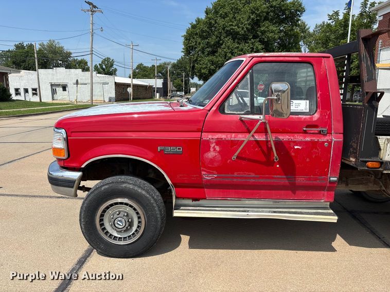image for item FG0563 1993 Ford F350 flatbed pickup truck