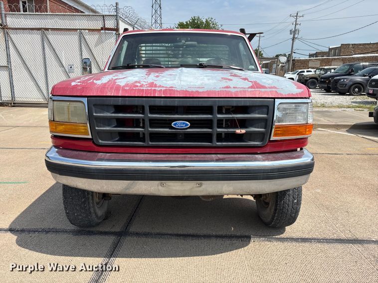 image for item FG0563 1993 Ford F350 flatbed pickup truck