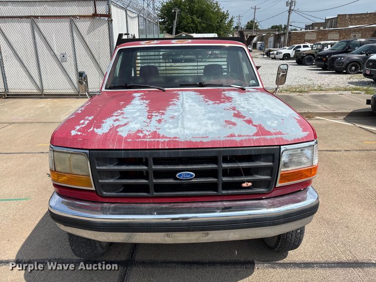 image for item FG0563 1993 Ford F350 flatbed pickup truck