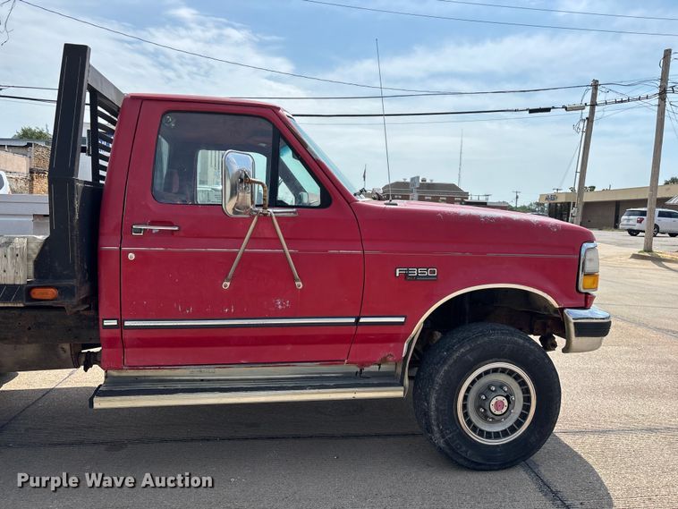 image for item FG0563 1993 Ford F350 flatbed pickup truck