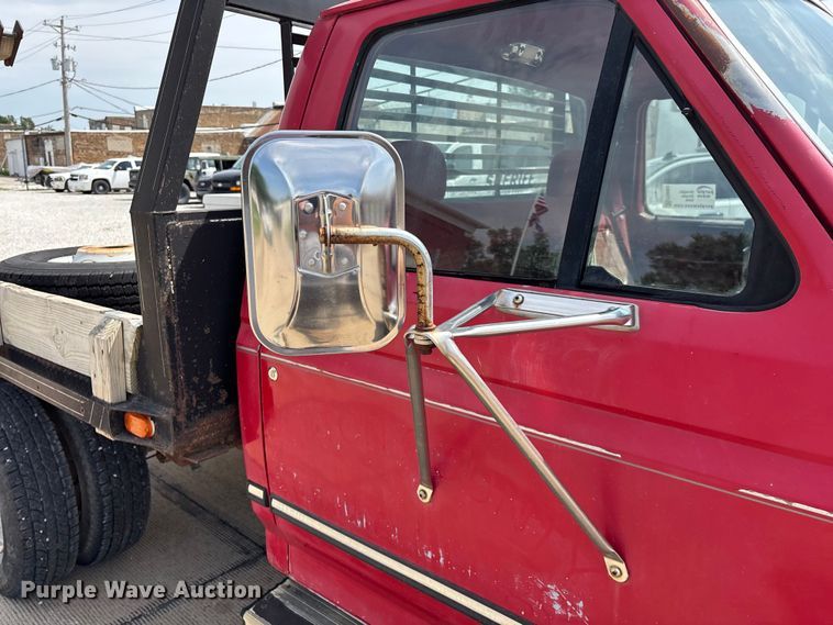image for item FG0563 1993 Ford F350 flatbed pickup truck