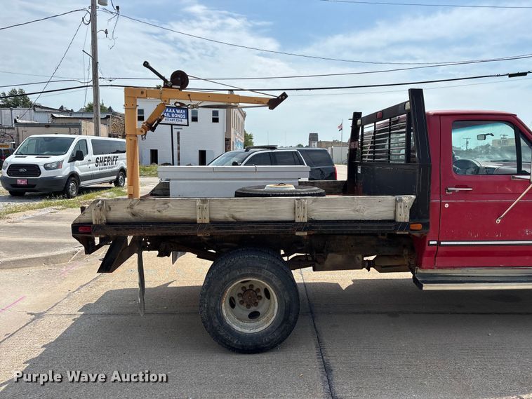image for item FG0563 1993 Ford F350 flatbed pickup truck