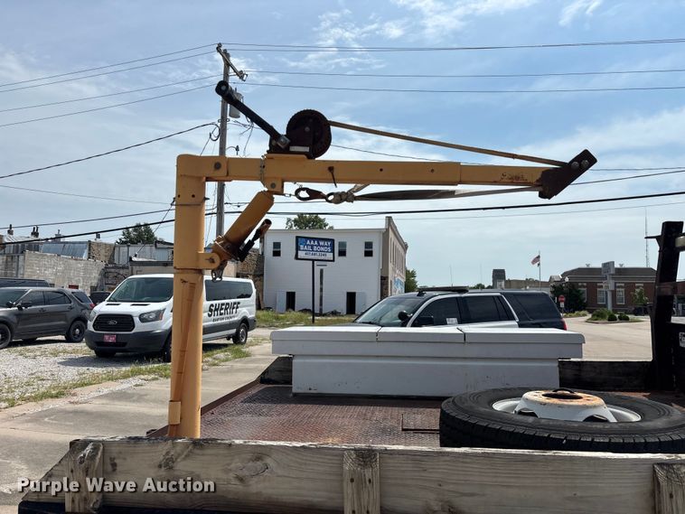 image for item FG0563 1993 Ford F350 flatbed pickup truck