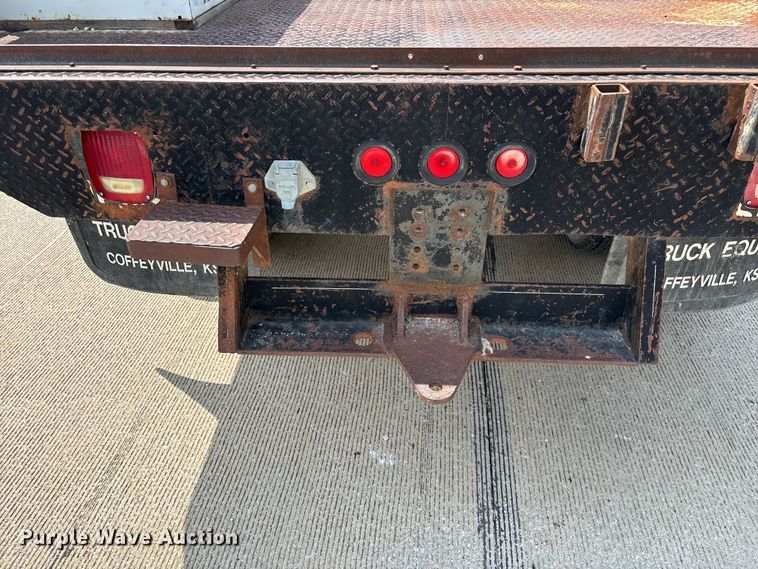 image for item FG0563 1993 Ford F350 flatbed pickup truck