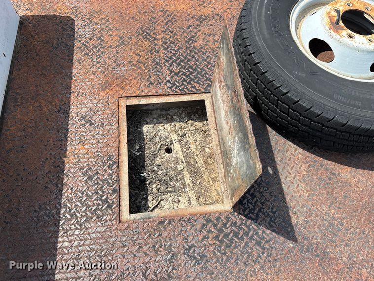 image for item FG0563 1993 Ford F350 flatbed pickup truck
