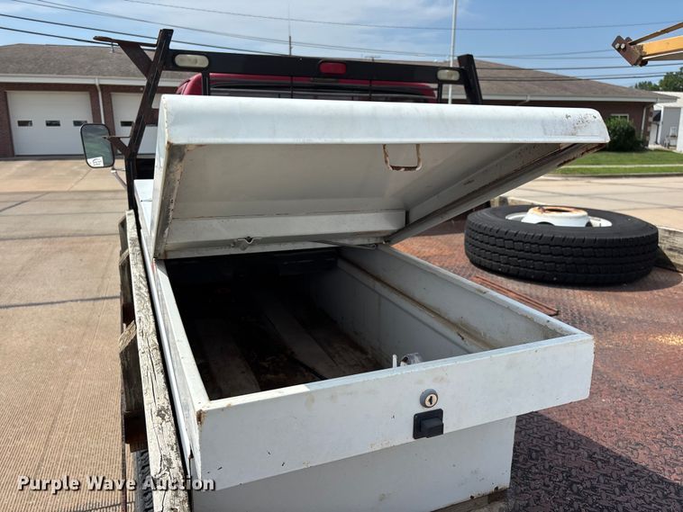 image for item FG0563 1993 Ford F350 flatbed pickup truck