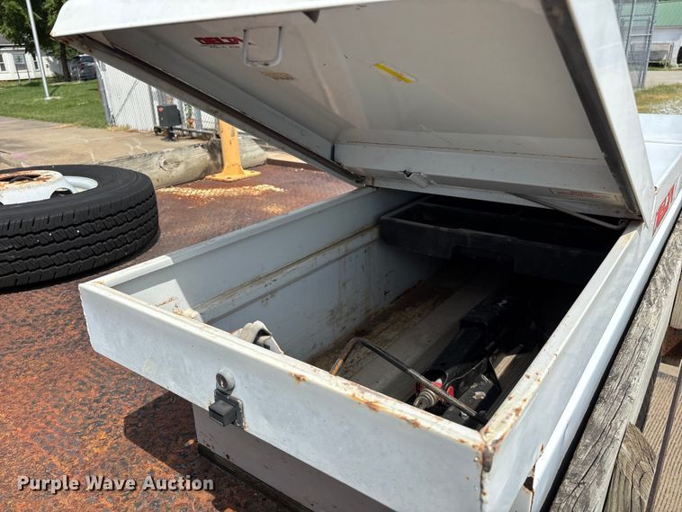 image for item FG0563 1993 Ford F350 flatbed pickup truck