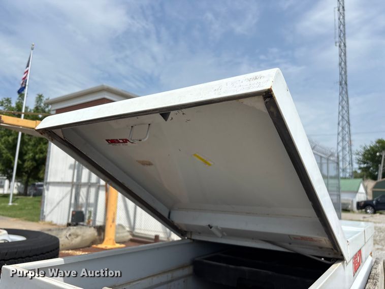 image for item FG0563 1993 Ford F350 flatbed pickup truck