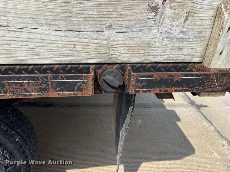 image for item FG0563 1993 Ford F350 flatbed pickup truck