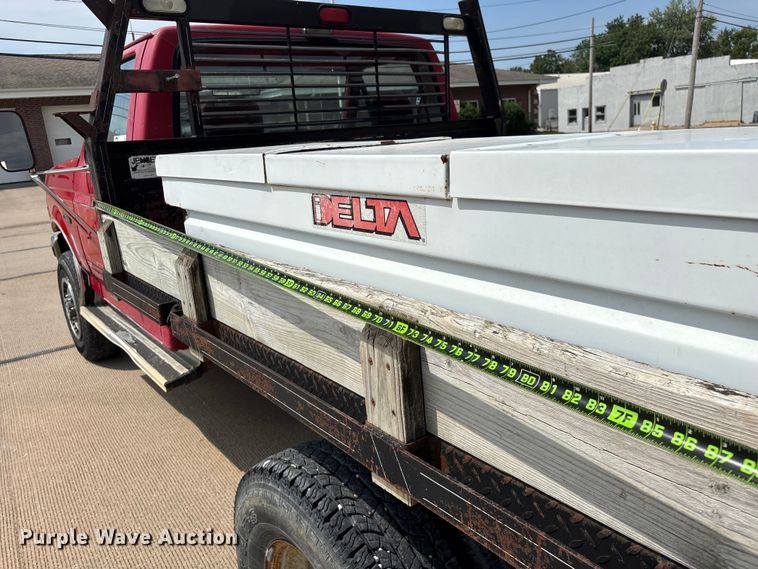 image for item FG0563 1993 Ford F350 flatbed pickup truck