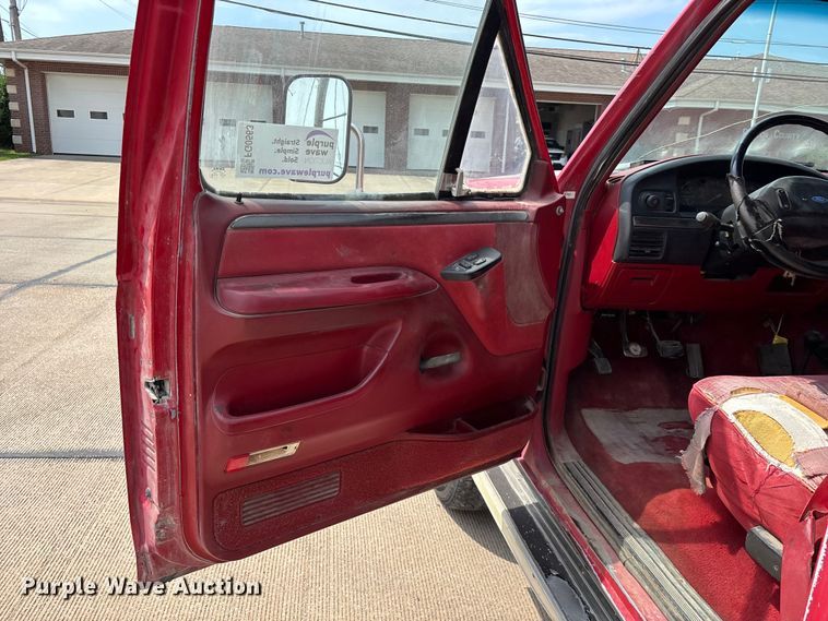 image for item FG0563 1993 Ford F350 flatbed pickup truck