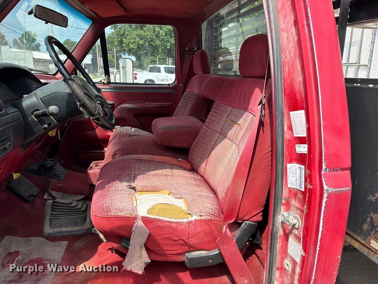 image for item FG0563 1993 Ford F350 flatbed pickup truck