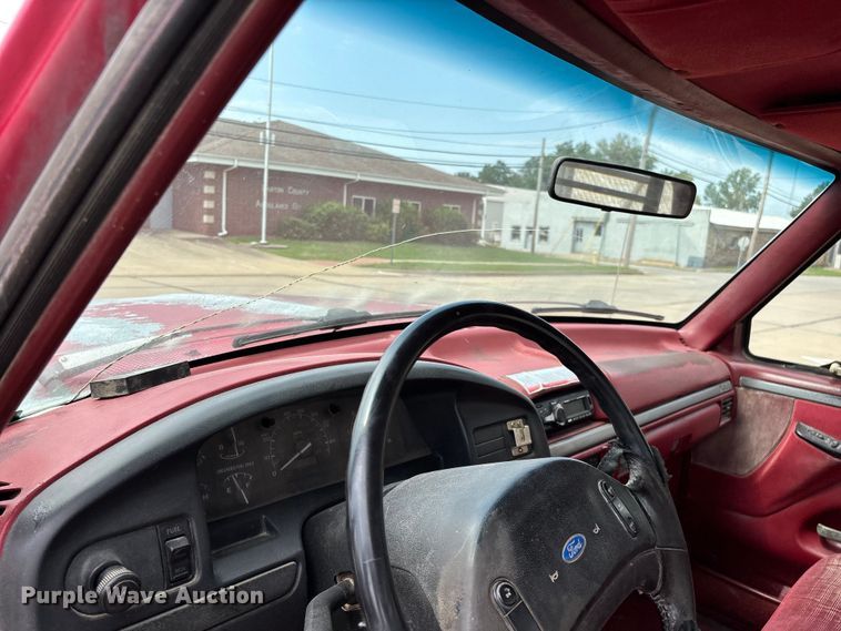image for item FG0563 1993 Ford F350 flatbed pickup truck
